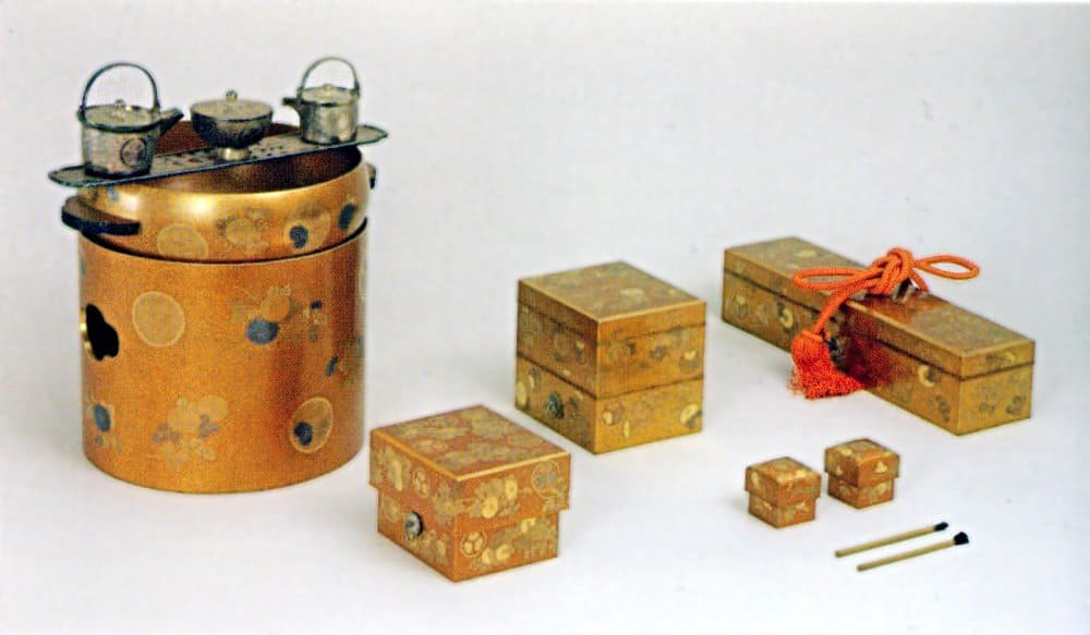 Tooth blackening tools. Two jugs for the ingredients, a small bowl to mix them in and a basin to wash hands and brushes, plus two small brushes